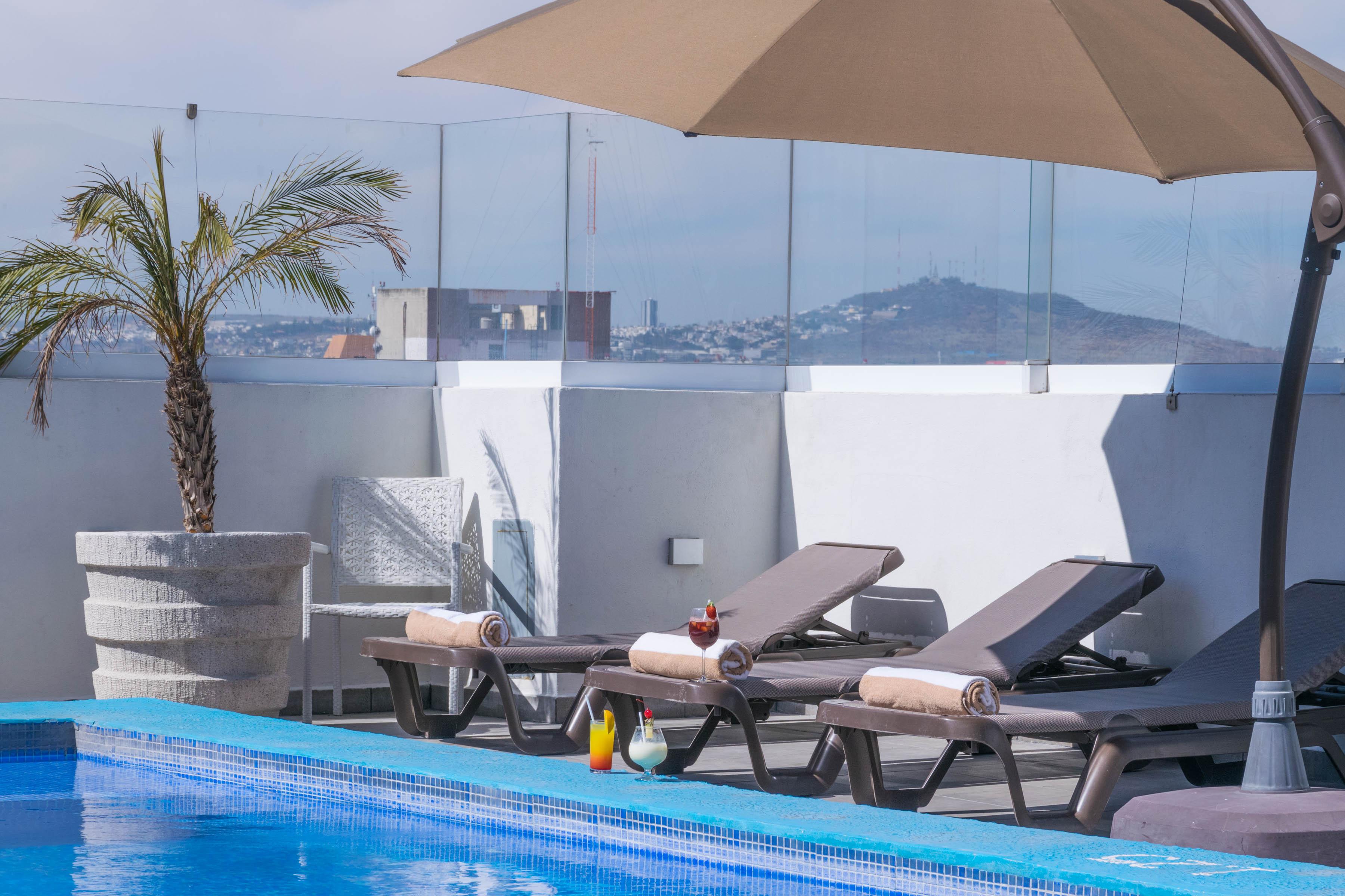 Hotel Stadium León Exterior foto Rooftop pool