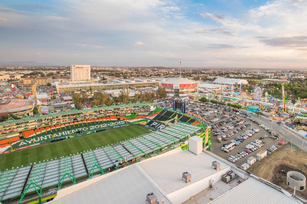 Hotel Stadium León Exterior foto Aerial view of the stadium