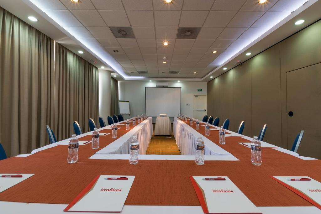 Hotel Stadium León Exterior foto Meeting room