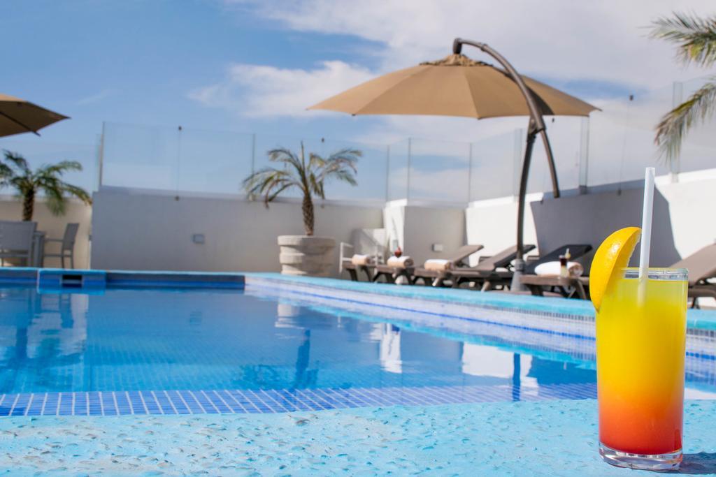 Hotel Stadium León Exterior foto Rooftop pool