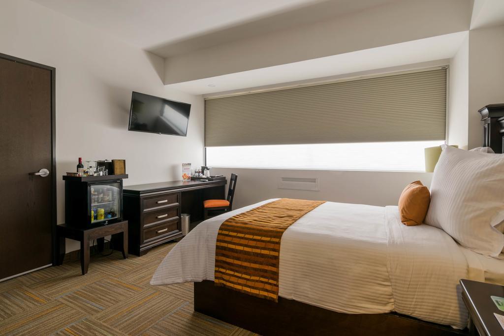 Hotel Stadium León Exterior foto A room at the hotel