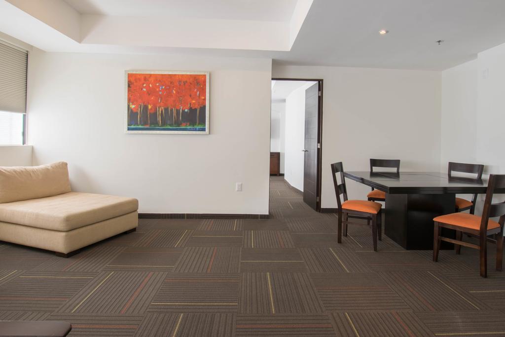 Hotel Stadium León Exterior foto A room with carpet tiles